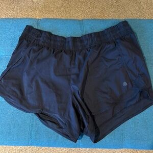 Athleta Mesh Racer Run Short Black Large